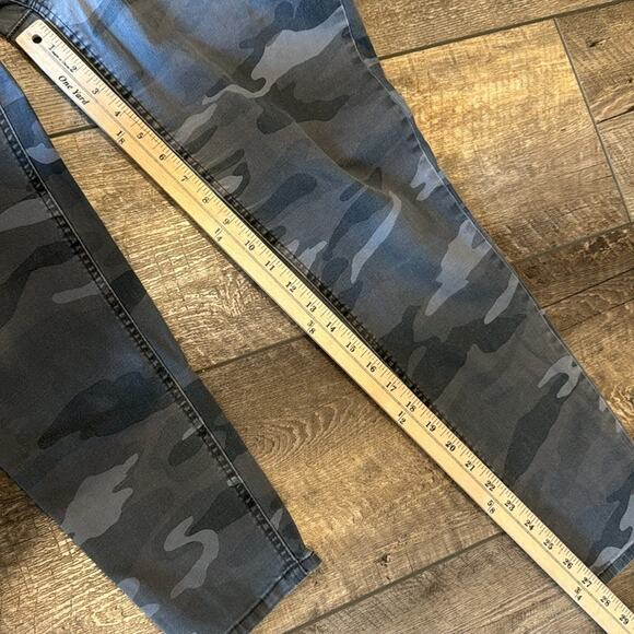Democracy Women's AbSolution Camo Print Skinny Jean Gray Size 14 - Picture 4 of 8